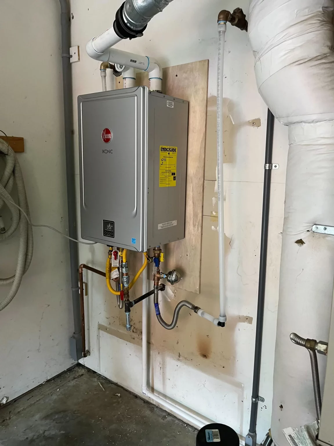 Electric vs Gas Tankless Water Heaters in Seattle, WA Maintenance Comparison Electric vs Gas Tankless Water Heaters in Seattle, WA Maintenance Comparison